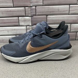 Nike Star Runner 04 Youth size 6Y or 7.5 Women’s  size